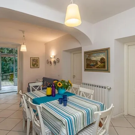 Apartamento Rapallo, A Due Passi Dal Mare Con Veranda E Giardino!